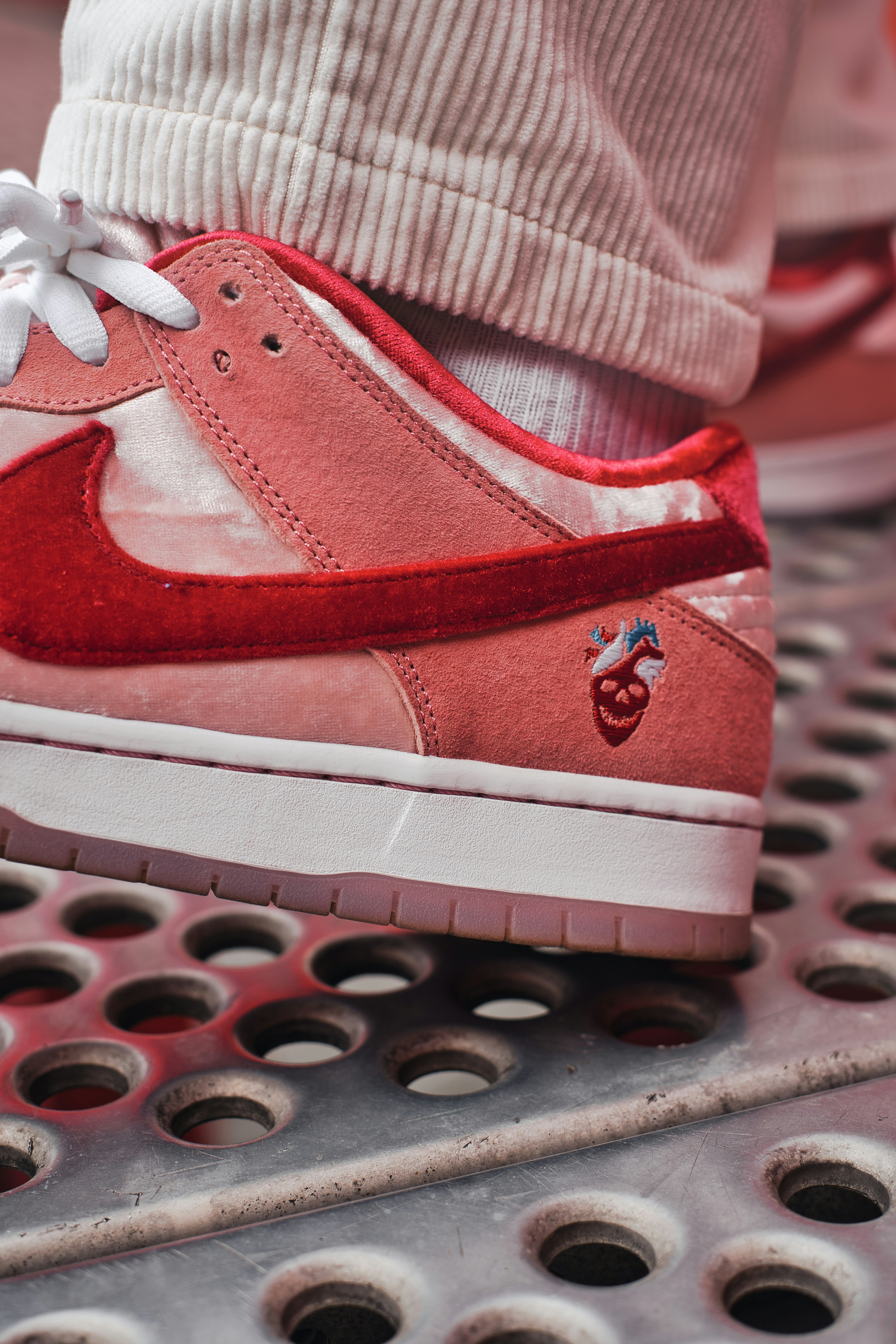 red and white nike air force 1 low